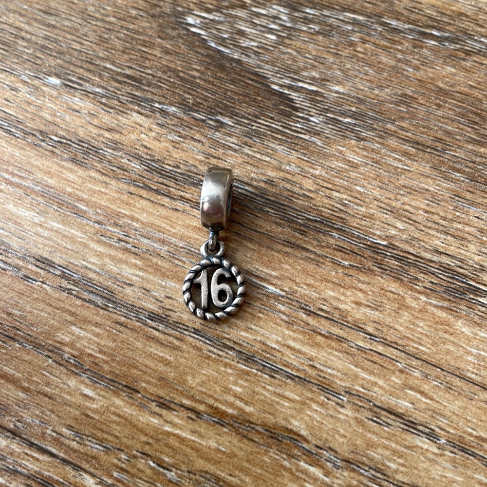Pandora Sweet 16 Charm